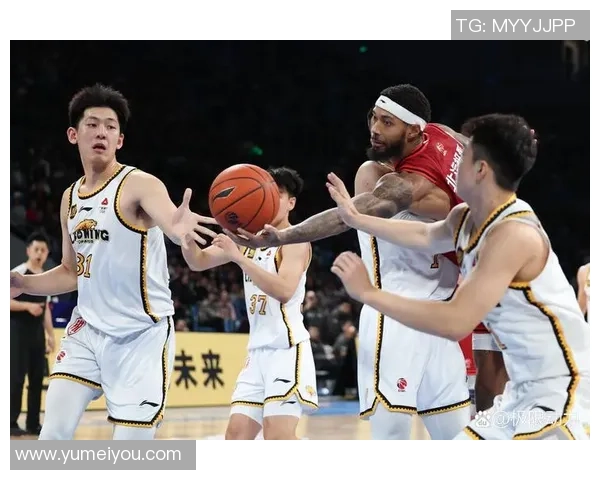 特雷杨领衔新一代篮球明星展现无限潜力与激情