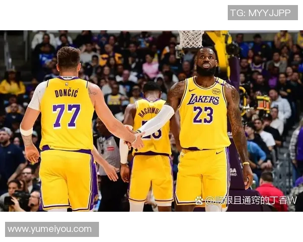 2016年11月5日湖人与勇士的激烈对决回顾与精彩瞬间分析